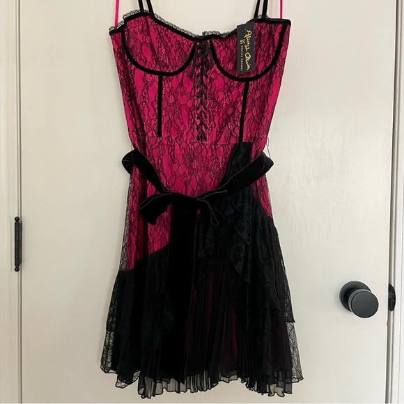 NWT Alice + Olivia CHANTIL LACE RUFFLE MINI GOWN - Picture 6 of 8